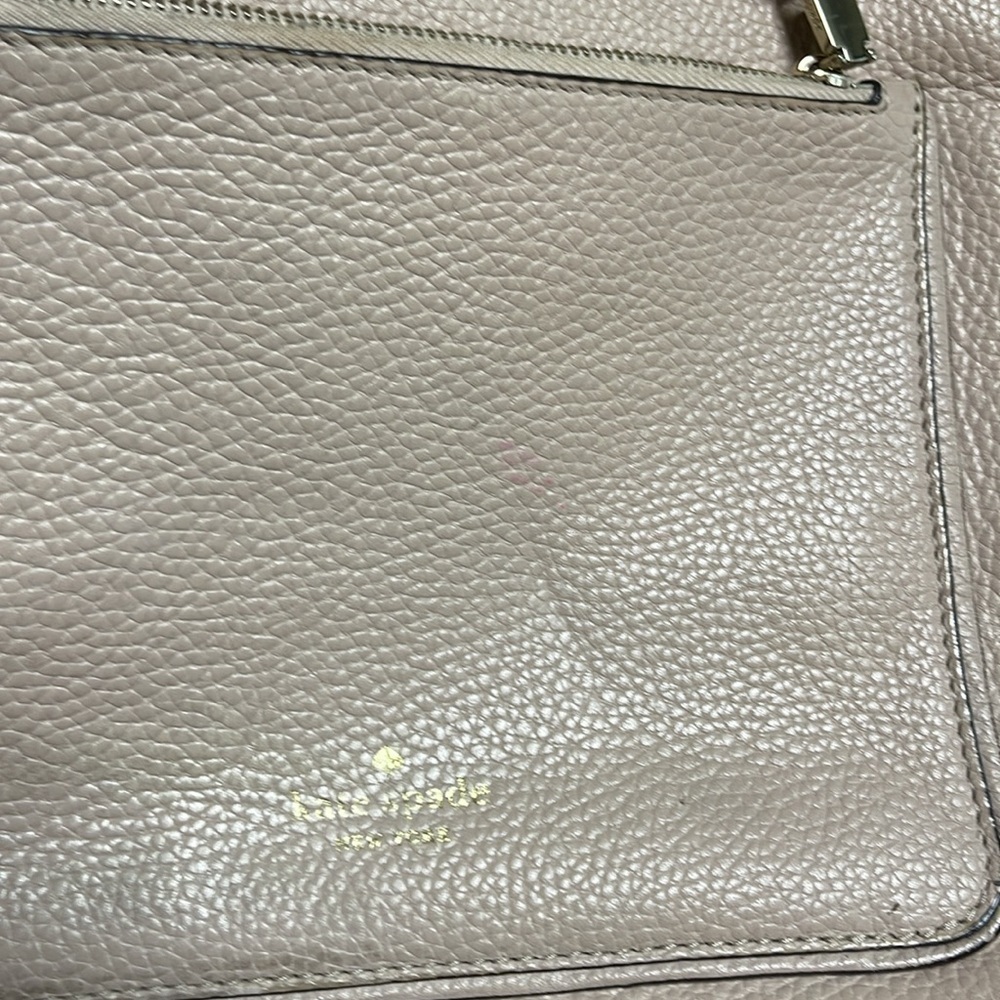 Kate Spade Cream Leather Crossbody with Front Pocket Adjustable Strap Flawed - Picture 7 of 15